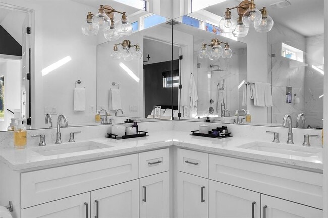 Building Photo - 404 Powell Cir