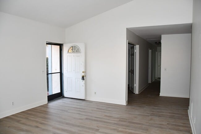 Building Photo - 1271 N Mosswood Dr