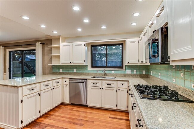 Building Photo - 11210 Deadoak Ln