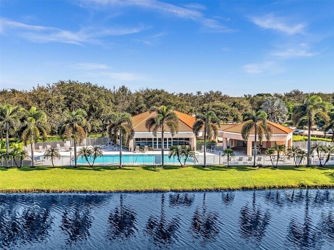 Building Photo - 8520 Vía Romana