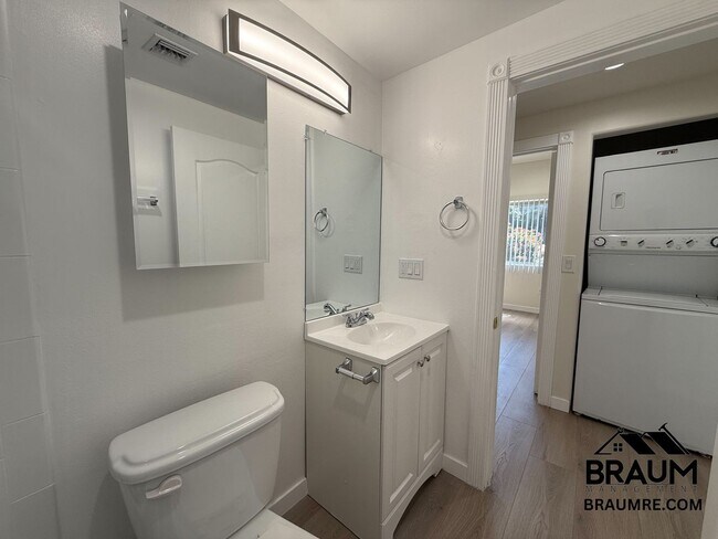 Building Photo - 10849 Fruitland Dr