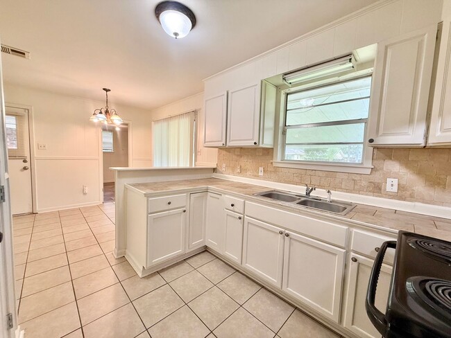 Building Photo - Home For Lease
