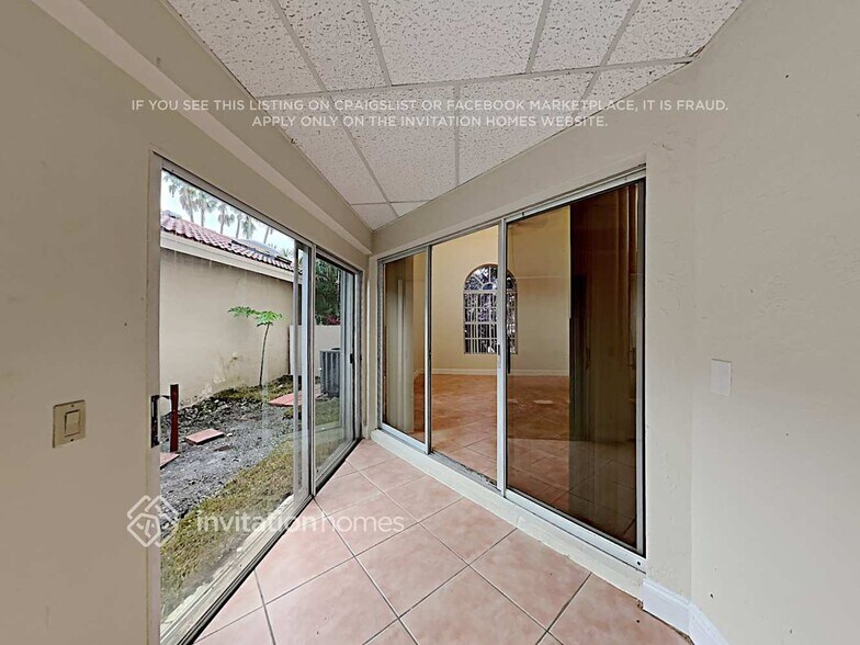 Building Photo - 1305 Seagrape Cir