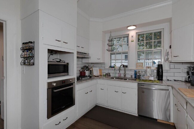 Building Photo - Historic Elegance in Midtown Columbus – Expansive 4-Bed/2.5-Bath Brick Home