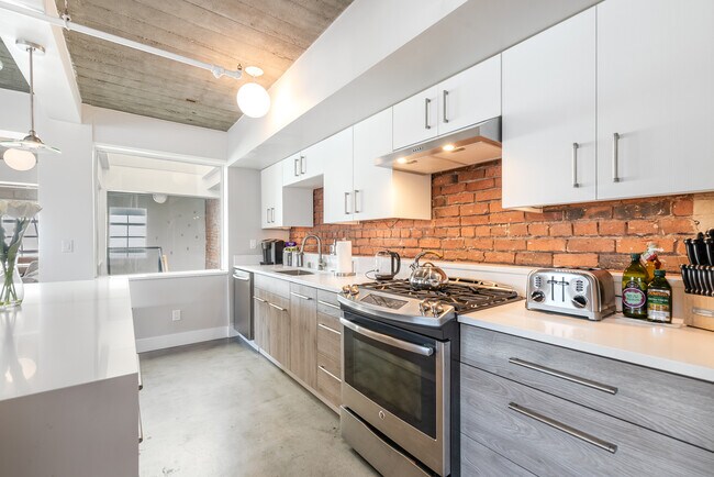 Building Photo - Penthouse