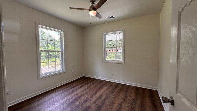 Building Photo - 142 Sass Dr