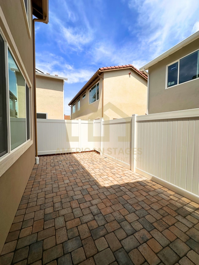 Building Photo - 1724 River Vista Way