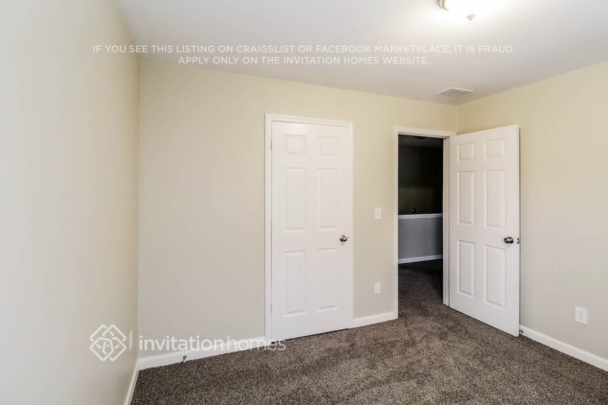 Building Photo - 2860 Englewood Dr