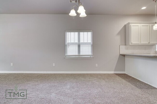 Building Photo - 3/2 Home Ready for the Holidays! $500 Move...