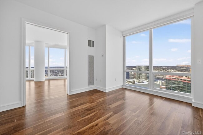 Building Photo - 1 Renaissance Square