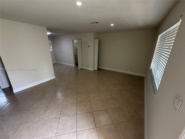 Building Photo - 808 SW 30th St