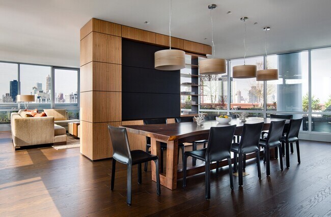 Building Photo - 480 Main St