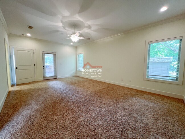 Building Photo - Beautiful 3-Bed Home with Outdoor Kitchen ...