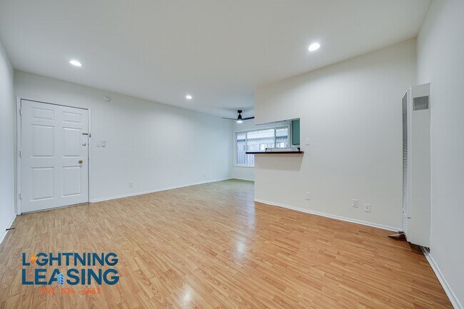Building Photo - 12813 Matteson Ave
