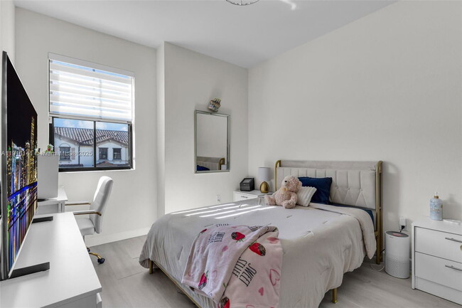 Building Photo - 11413 SW 252nd Ter