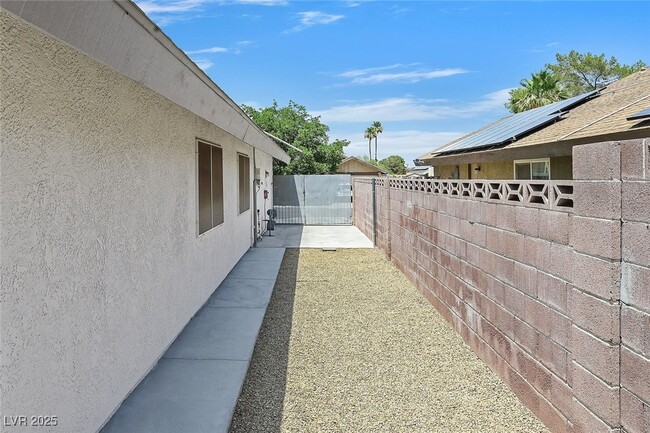 Building Photo - 3125 Belvedere Dr