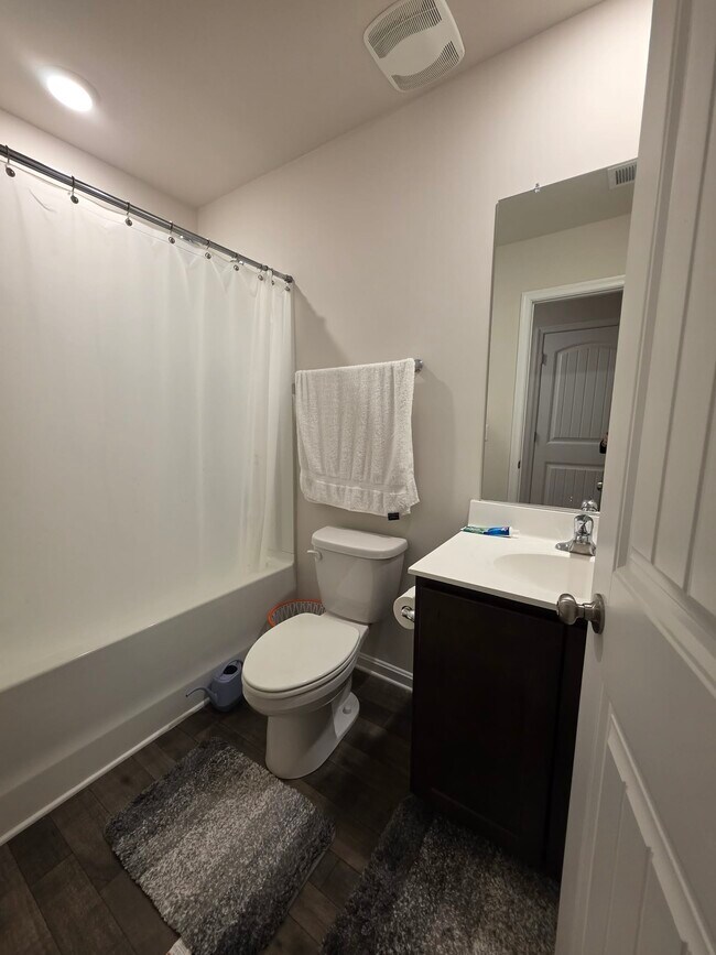 Building Photo - 407 Stream Valley Ct