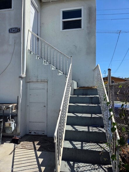 Building Photo - 1256 1/2 Rolland Curtis Pl