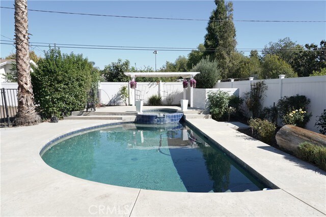 Building Photo - 8460 Hatillo Ave