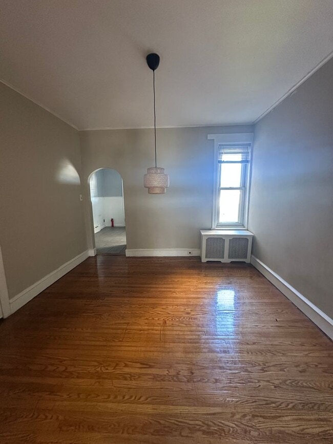 Building Photo - 3 bedroom, 1 Bath in Desirable Location