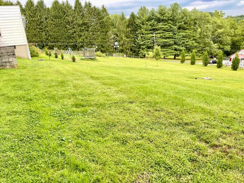 Outside the Home - 1720 Freeland Rd