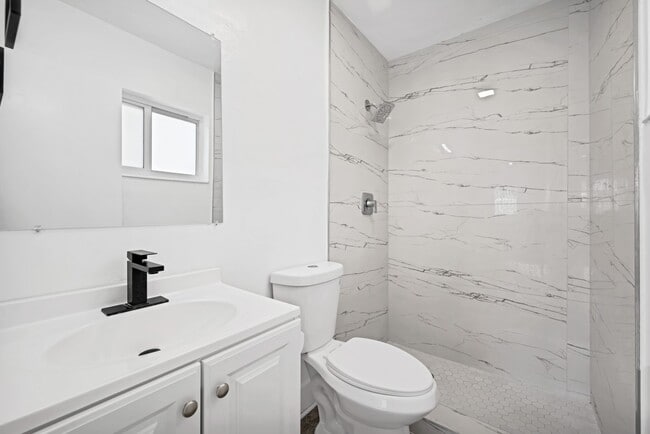 Building Photo - 238 SW 7th St