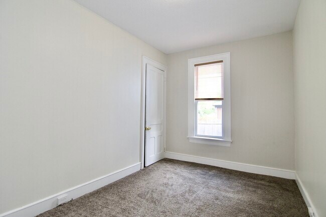 Building Photo - 58 Howes St