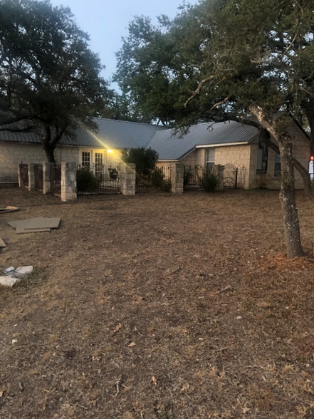 Building Photo - 10207 Wagon Rd W