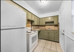 Building Photo - 1500 NW 69th Ter