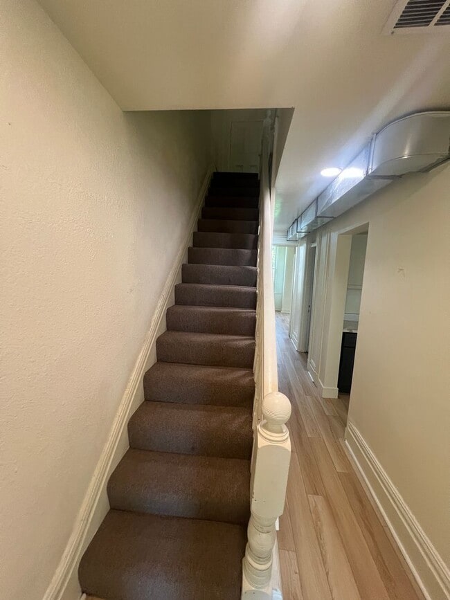 Building Photo - 209 Coltart Ave