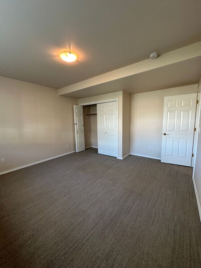 Building Photo - 4735 Potter Crest Cir