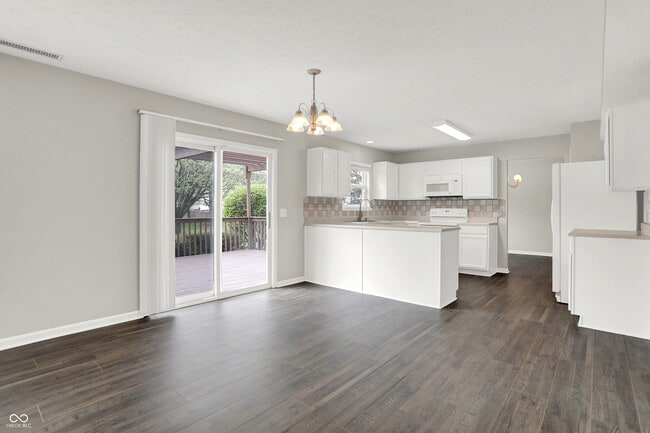 Building Photo - 5761 Cantigny Way S