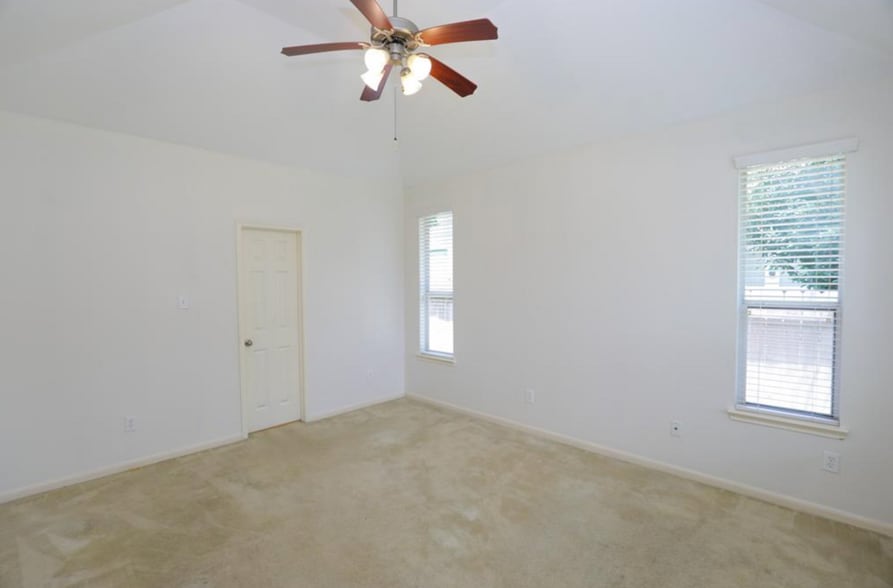 Building Photo - 12827 Pecan Shores Dr
