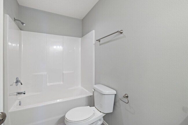 Building Photo - Republic Duplex for rent- with fence!