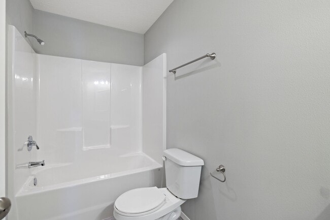 Building Photo - Three bedroom duplex available in Republic!