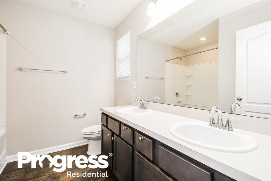 Building Photo - 2278 Pebble Point Dr