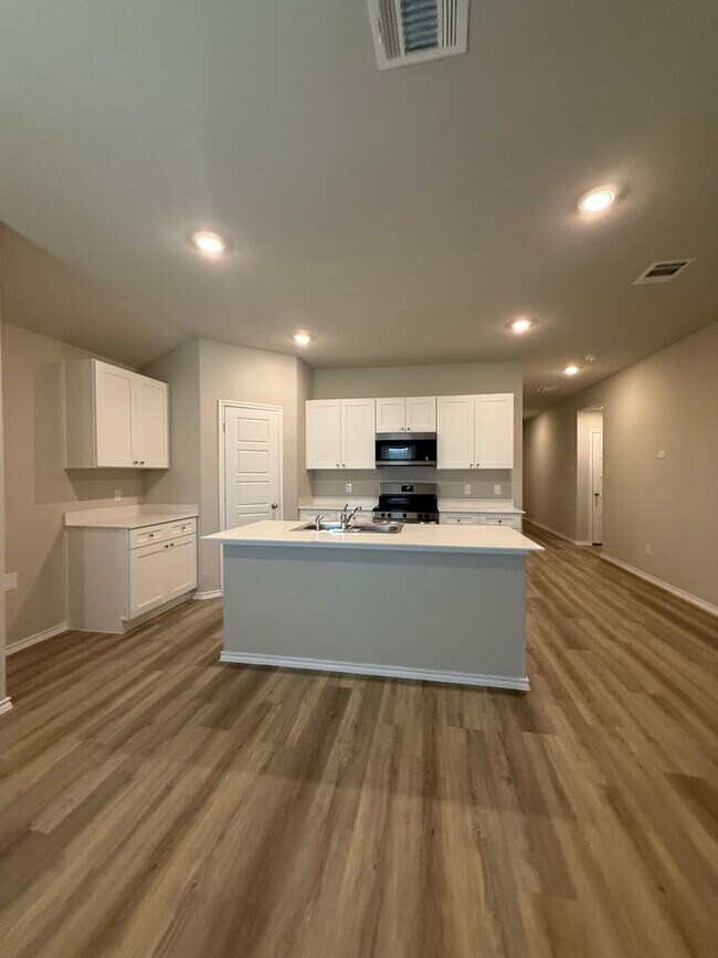 Building Photo - 1108 Belhaven St