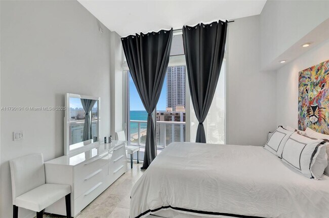 Building Photo - 6515 Collins Ave