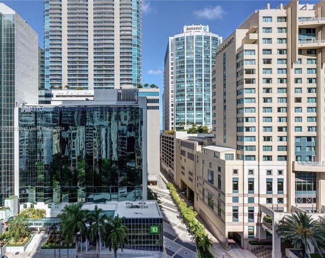 Building Photo - 1060 Brickell Ave