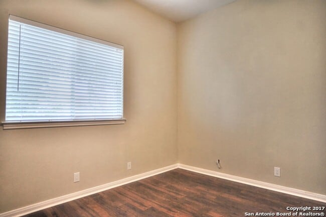 Building Photo - 4 Bedroom/2 Bath Auburn Oaks Subdivision