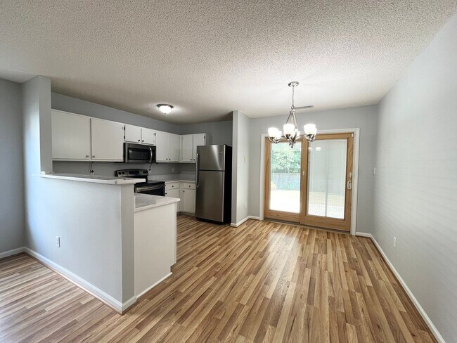 Building Photo - Classic 3BD, 2BA Apex Home in a Prime Location with a Fully Fenced Yard