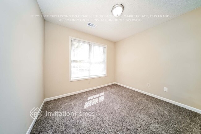 Building Photo - 204 Revolutionary Dr