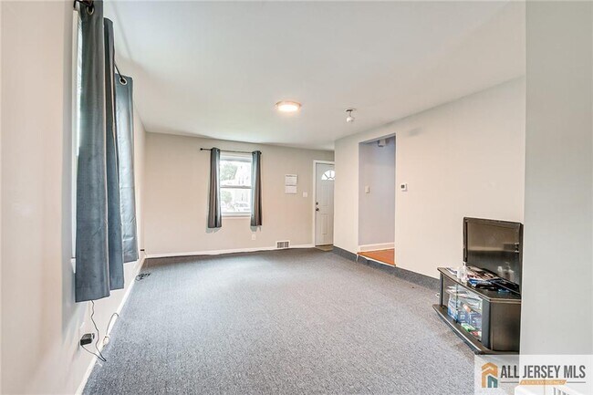 Building Photo - 120 MacArthur Dr