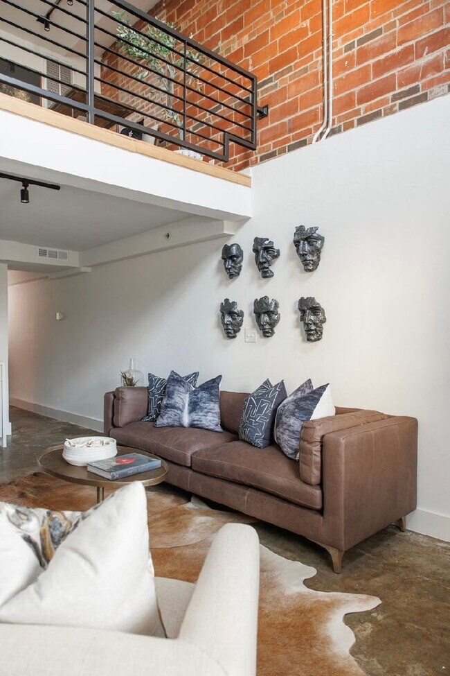 Building Photo - One bedroom loft in Midtown OKC!