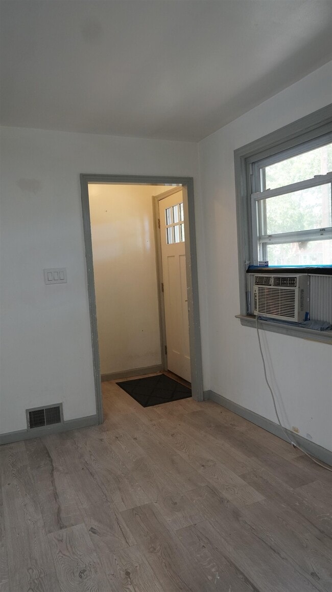 Building Photo - 323 Stevens Ave