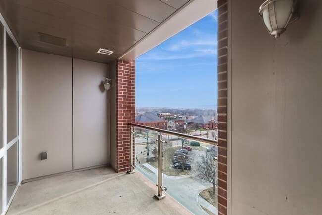 Building Photo - $1,950 | 1 Bedroom, 2 Bathroom Condo | Pet Friendly* | Available for Immediate move-in!