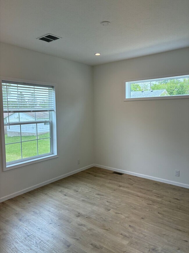 Building Photo - Modern 3 Bedroom 2 Bath House - New Build! Available NOW!
