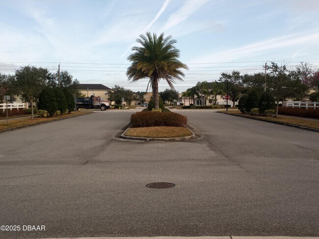 Building Photo - 5400 Hutchinson St