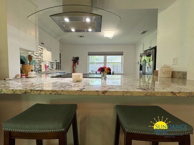 Building Photo - Stunning 3 Bedroom Home near Hurlburt Fiel...