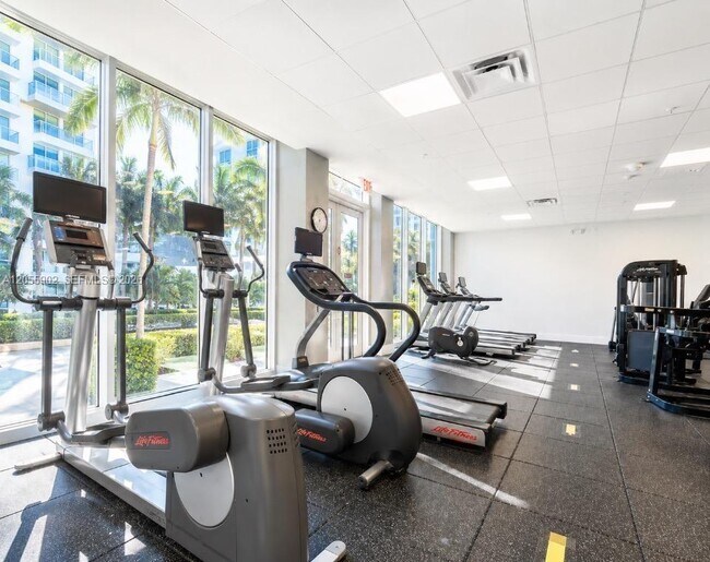 Building Photo - 2030 S Ocean Dr